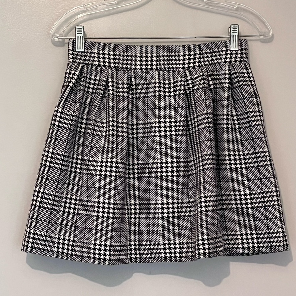 Candie's Black & White Pleated Hounds tooth A-Line Mini Skirt – Size 3 🖤🤍